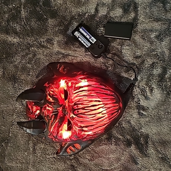 Light Up Devil Childs Costume - Picture 4 of 5